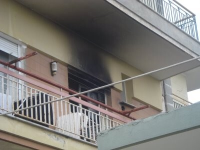 Σοβαρές ζημιές από φωτιά σε διαμέρισμα στην Πάτρα