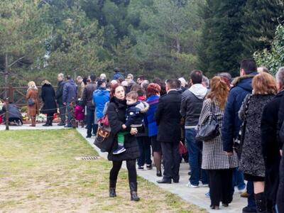 Ουρά έκαναν οι πιστοί στον τάφο του Αγίο...