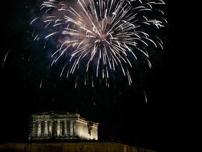 Καλή χρονιά με υγεία, ομόνοια και χωρίς κορωνοϊό!