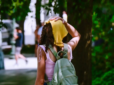 Καιρός: Μετά τα μελτέμια έρχεται κύμα ζέ...