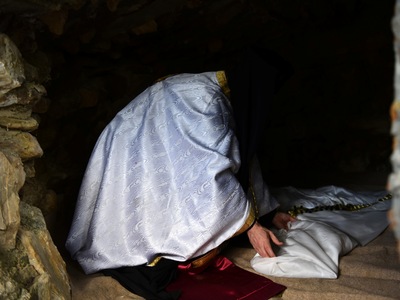 Το δράμα Μυκονιάτη ιερέα - H  σύζυγος πή...