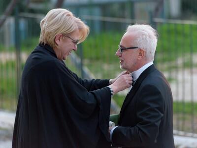 O γαμπρός με την αδελφή του, επίσης δικη...