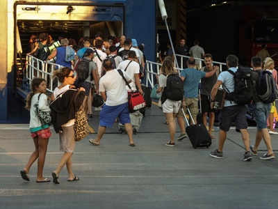 Οι Αρχές βρήκαν ρωγμές σε πλοίο που ήταν...