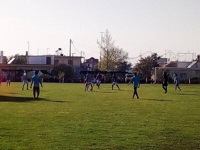  Πάνω από 3.000 θεατές σε αγώνα μεταναστ...