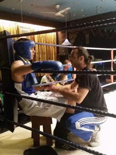 Ο Λάμπρος Μιχαλόπουλος δίνει οδηγίες στο...