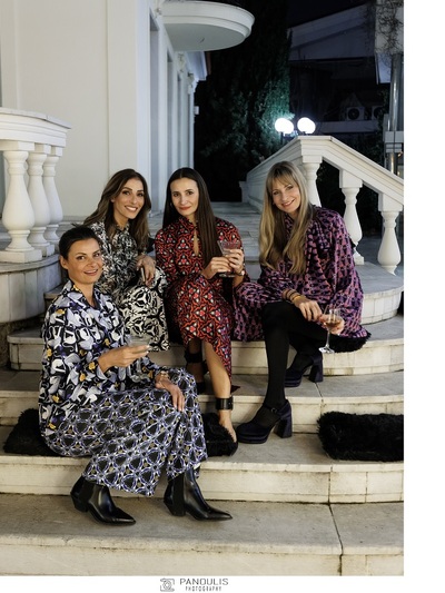 H OIKOΔΕΣΠΟΙΝΑ ΜΕ ΤΙΣ ΑΔΕΛΦΕΣ ΤΗΣ ΤΖΟΡΤΖ...