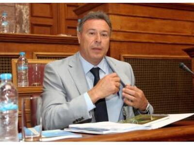 Πρόταση-βόμβα Σγουρού για τη διαθεσιμότητα