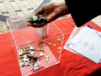 Έμποροι Πάτρας: Κατέθεσαν τα κλειδιά των...