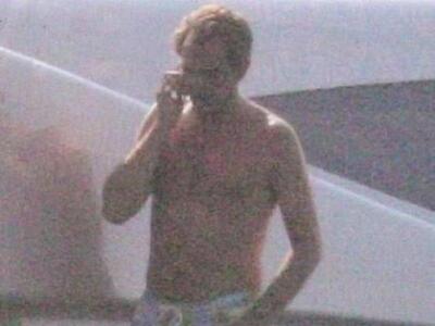 Ο Νικόλαος κάνει τις βουτιές του στην Σκιάθο 