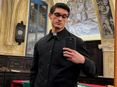 Σάλος στην Ιταλία για τον 32χρονο ιερέα ...