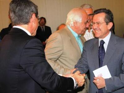 Συμβαίνει κάτι μεταξύ Λοβέδρου και Νικολόπουλου;