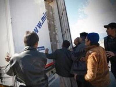 Πάτρα: Εντόπισε κρυμμένους στη νταλίκα τ...