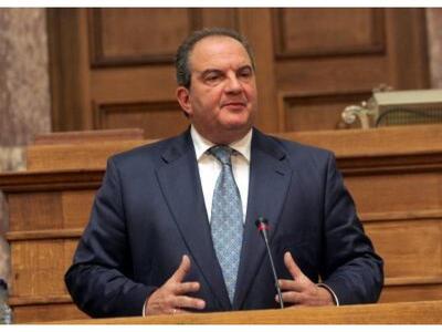 Για σενάρια επιστροφής του Καραμανλή στη...