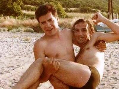 Ο Σταύρος Θεοδωράκης αποχαιρετά τον Γιώρ...