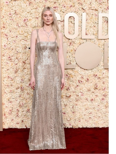 Ελίζαμπεθ Ντεμπίκι με Dior