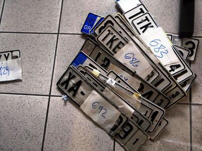 Ο Δήμος Αθηναίων επιστρέφει τις πινακίδες