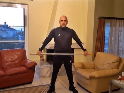 Ο Μάκης Παρασκευόπουλος μας γυμνάζει στο...