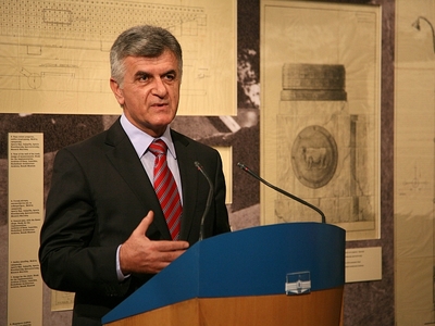 Σημαντικές περικοπές στο εισόδημα των βουλευτών