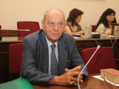 "Πυρά" Ζορμπά στην εξεταστική ...