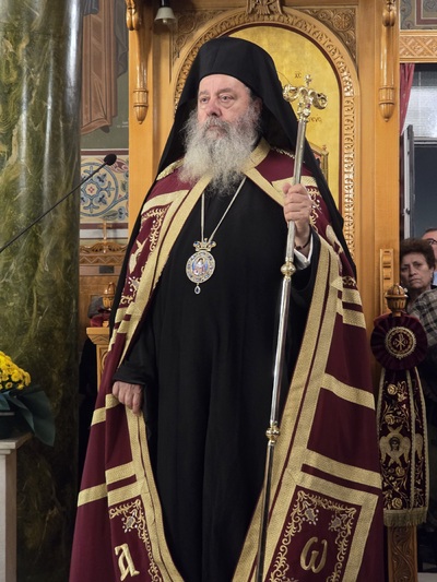 Πάτρα - φωτό: Η λειτουργία και η λιτανεία στον Αγιο Νεκτάριο