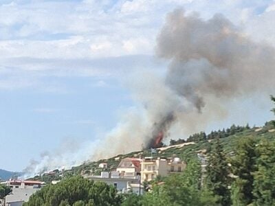 Φωτιά στη Θεσσαλονίκη πίσω από το νοσοκο...