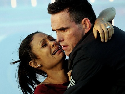 Η Τάντι Νιούτον και ο Μάτ Ντίλον σε σκην...