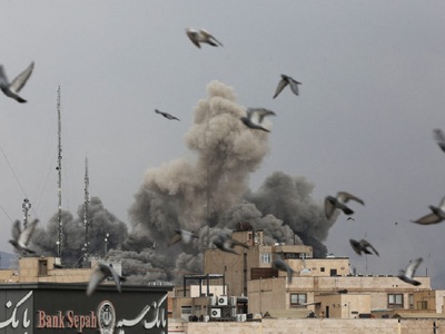 «Ο Τραμπ κλίνει στο να κάνει χερσαία εισ...