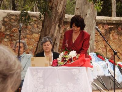 Όρθια η προέδρος του «Αττικού Τύμβου» Ξα...