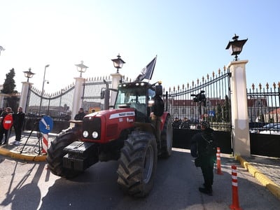 Στο λιμάνι της Θεσσαλονίκης οι αγρότες –...