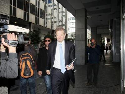 Πολίτες γιούχαραν την τρόικα