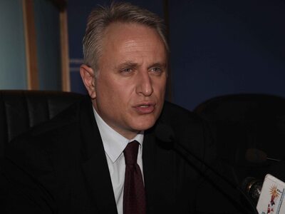 Μετατάξεις 15.000 υπαλλήλων και απομάκρυ...