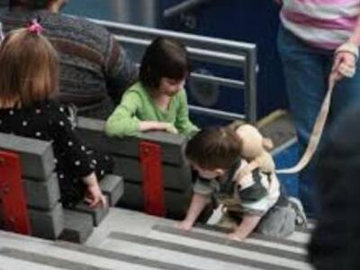  Γονείς δένουν τα παιδιά τους για να μην...