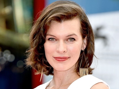 Μίλα Γιόβοβιτς: Γροθιά στο στομάχι το μή...