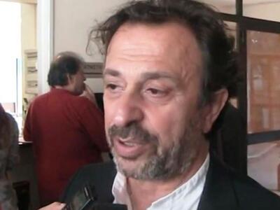 Καυγάς μεταξύ Θέμη Μουμουλίδη και δημοσι...