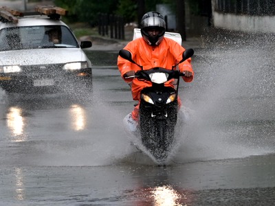 Κακοκαιρία: Έκλεισαν Αθηνών και Πειραιώς