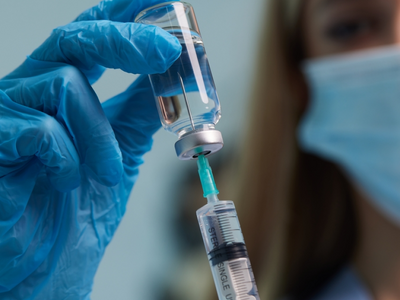 «Μεγάλες προσδοκίες για εμβόλιο ενάντια ...