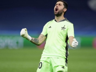 Αθανασιάδης: Κορυφαίος ποδοσφαιριστής τη...