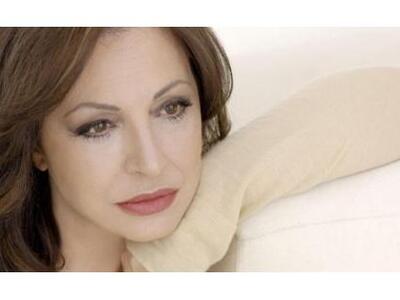 Η Χαρούλα Αλεξίου ετοιμάζεται να συνεργα...