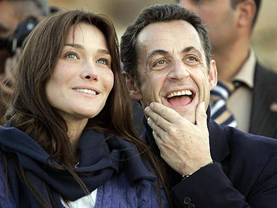 Η Κάρλα Μπρούνι υπόσχεται στήριξη σε κατ...