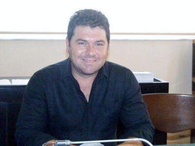 Κάποιοι συνάδελφοι επιμένουν να αναλώνον...