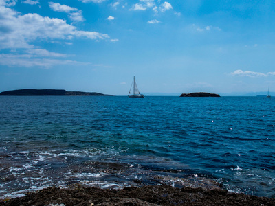 Άσπρα καράβια τα όνειρά μας...