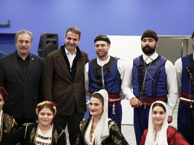 Είπαν τα κάλαντα στον Κυριάκο Μητσοτάκη ...