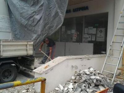 Έγινε κι αυτό: Κατέρρευσε τμήμα οροφής Ν...