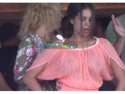 Ο προκλητικός χορός της Ρούμπι με διάφαν...