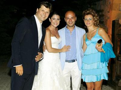 Οι νεόνυμφοι με τον Χρήστο Κούτρα και τη...