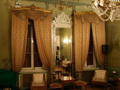 Η κεντρική αίθουσα του «Ερμή» όπου δίνον...