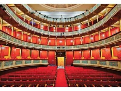 Mε πρωτότυπο, Δονκιχωτικό τρόπο απαντά τ...