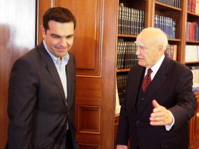 Τσίπρας σε Παπούλια: Βρισκόμαστε σε κρίσ...