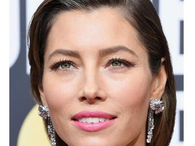 GOLDEN GLOBES BEAUTY: ΚΟΝΤΙΝΑ ΠΛΑΝΑ ΣΕ Μ...