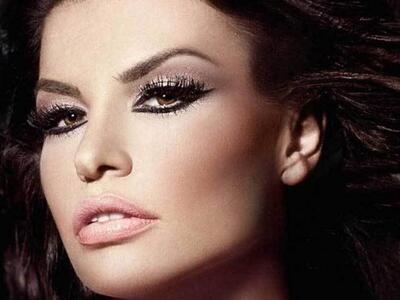 Η εντυπωσιακή Πατρινή Νίνα Λοτσάρη τραγο...